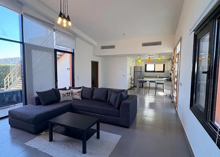 Luxury 2 Bedroom With Garden - Baywest - Somabay *