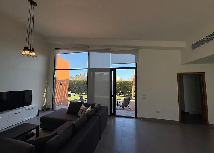 Luxury 2 Bedroom With Garden - Baywest - Somabay *